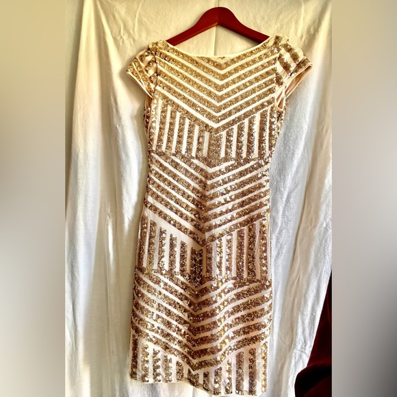 Gold sequin dress with low back - Picture 3 of 15